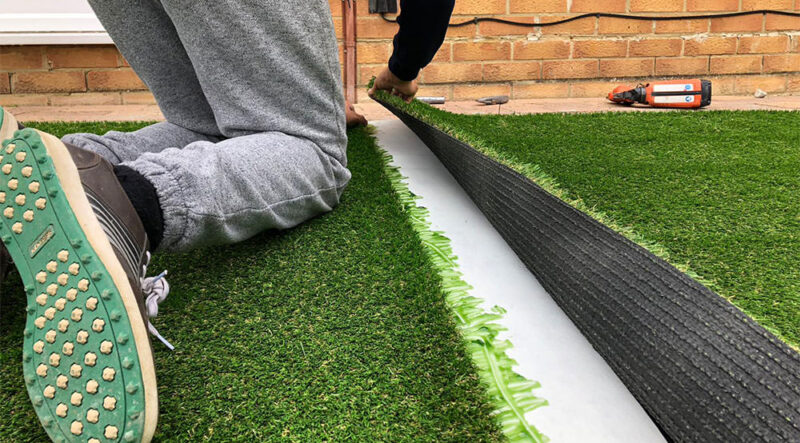 Gluing artificial grass