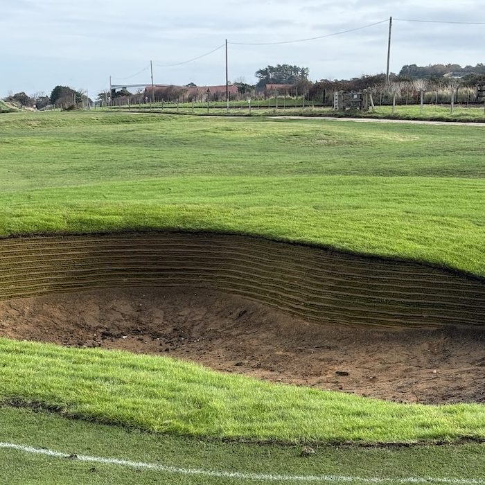 revetted_bunker_artificial_grass